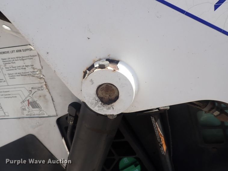 image for item DQ2928 2001 Bobcat 873  skid steer loader