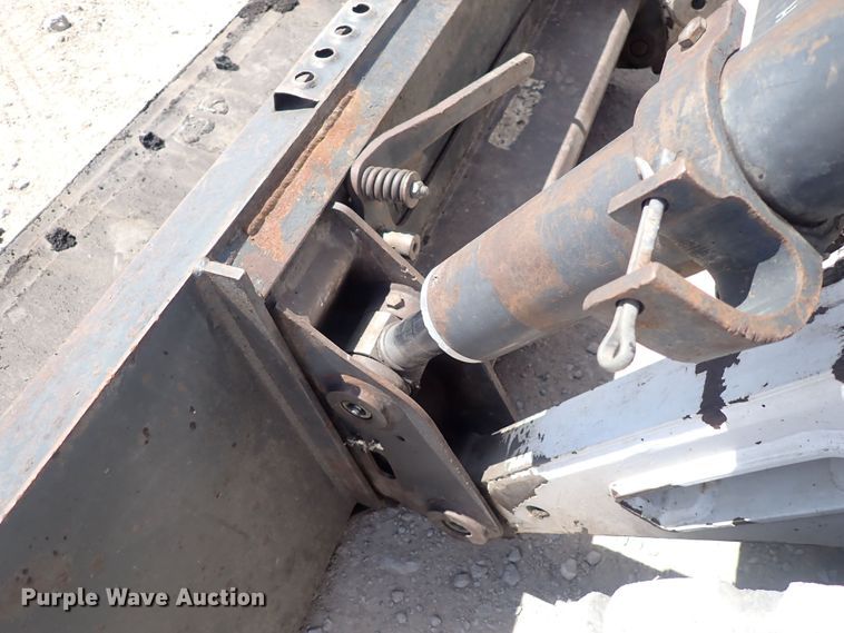 image for item DQ2928 2001 Bobcat 873  skid steer loader