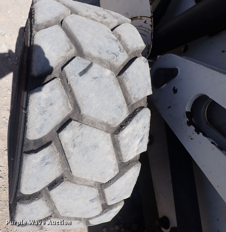 image for item DQ2928 2001 Bobcat 873  skid steer loader