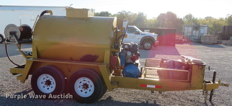 image for item DR0146 2015 Seal-rite PA700  seal coat trailer