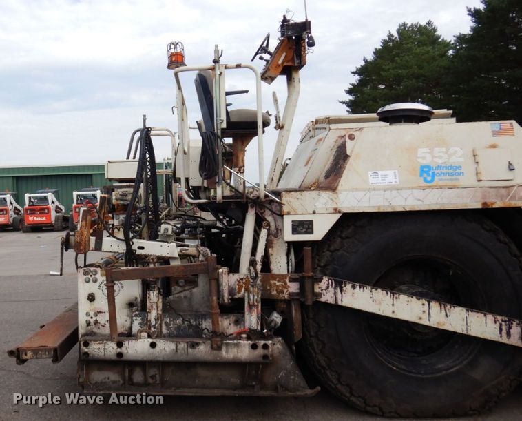 image for item DR0530 2003 Cedarapids CR-552  paver