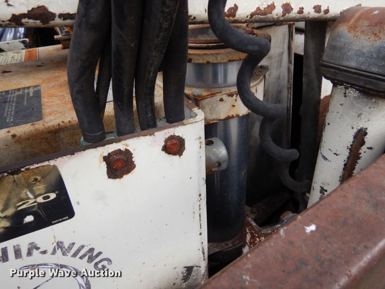 image for item DR0530 2003 Cedarapids CR-552  paver