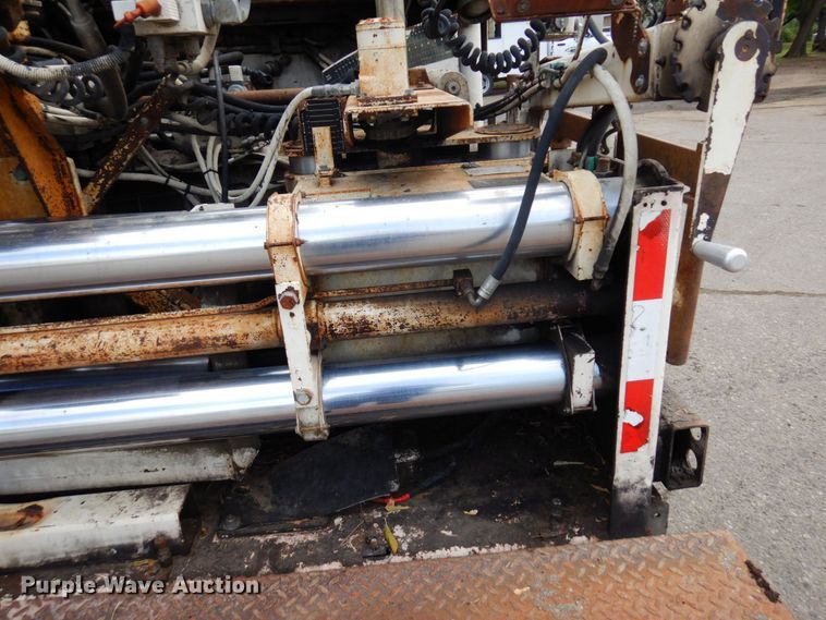 image for item DR0530 2003 Cedarapids CR-552  paver