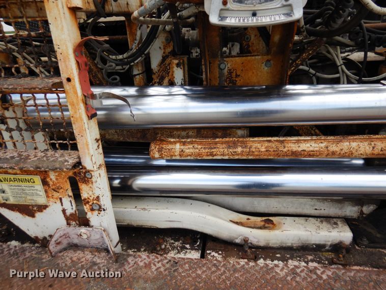 image for item DR0530 2003 Cedarapids CR-552  paver