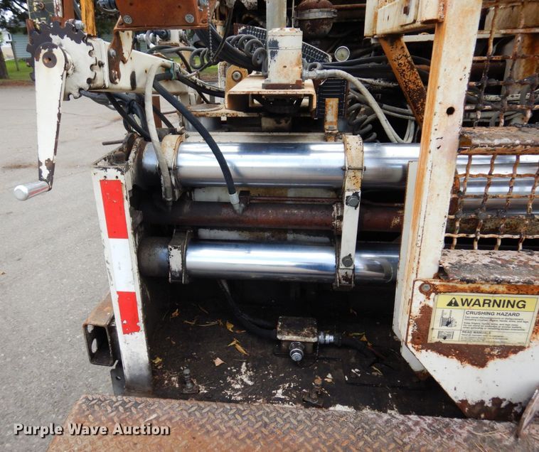 image for item DR0530 2003 Cedarapids CR-552  paver