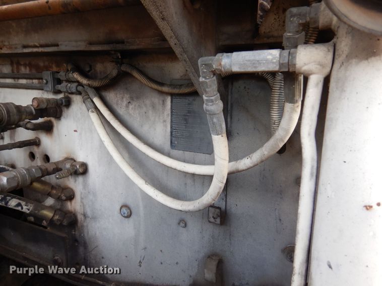 image for item DR0530 2003 Cedarapids CR-552  paver