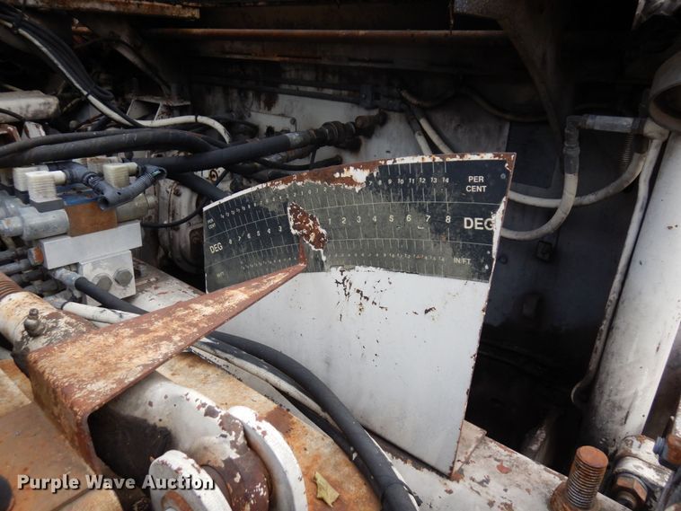 image for item DR0530 2003 Cedarapids CR-552  paver