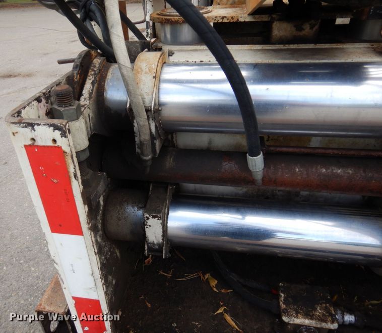 image for item DR0530 2003 Cedarapids CR-552  paver