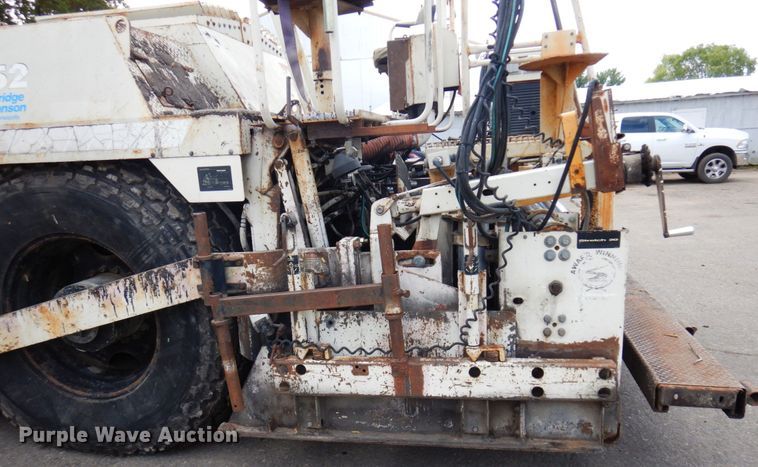 image for item DR0530 2003 Cedarapids CR-552  paver