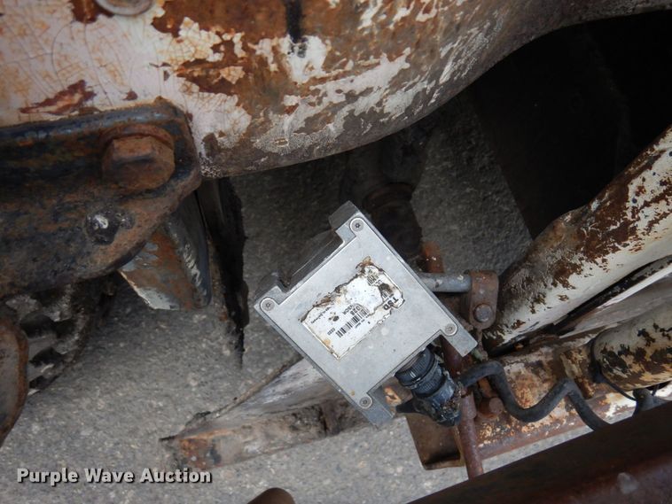 image for item DR0530 2003 Cedarapids CR-552  paver