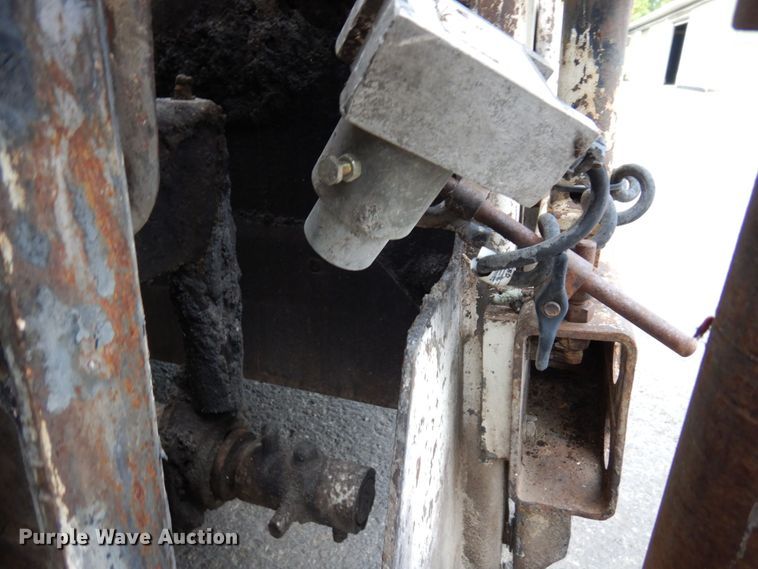 image for item DR0530 2003 Cedarapids CR-552  paver