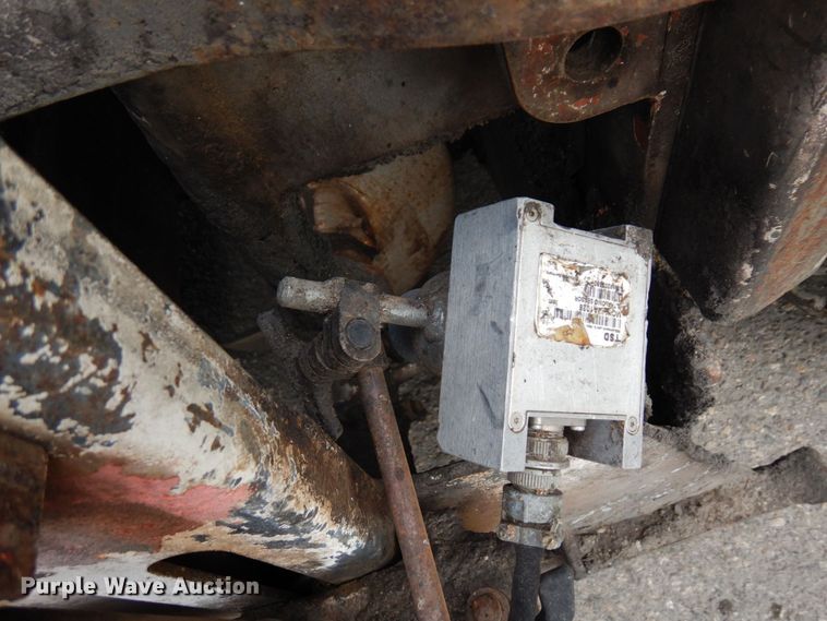 image for item DR0530 2003 Cedarapids CR-552  paver