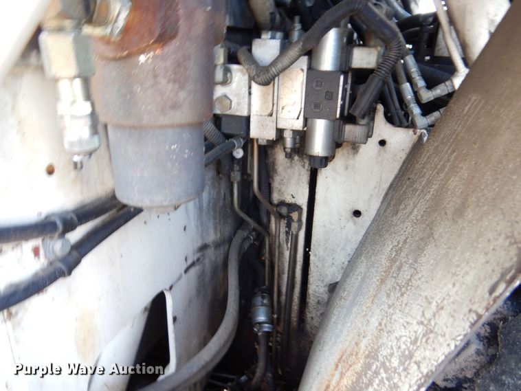 image for item DR0530 2003 Cedarapids CR-552  paver