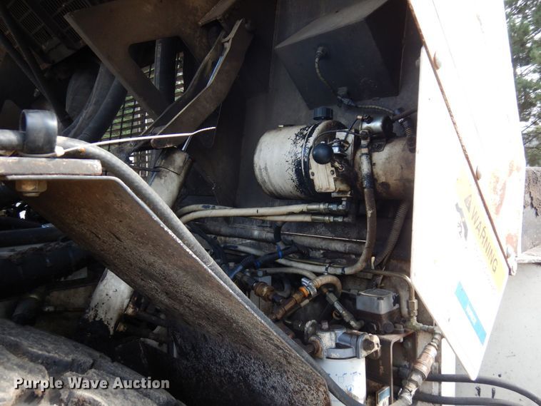 image for item DR0530 2003 Cedarapids CR-552  paver