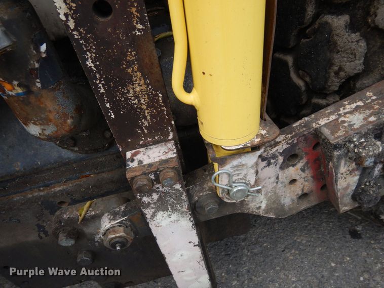 image for item DR0530 2003 Cedarapids CR-552  paver