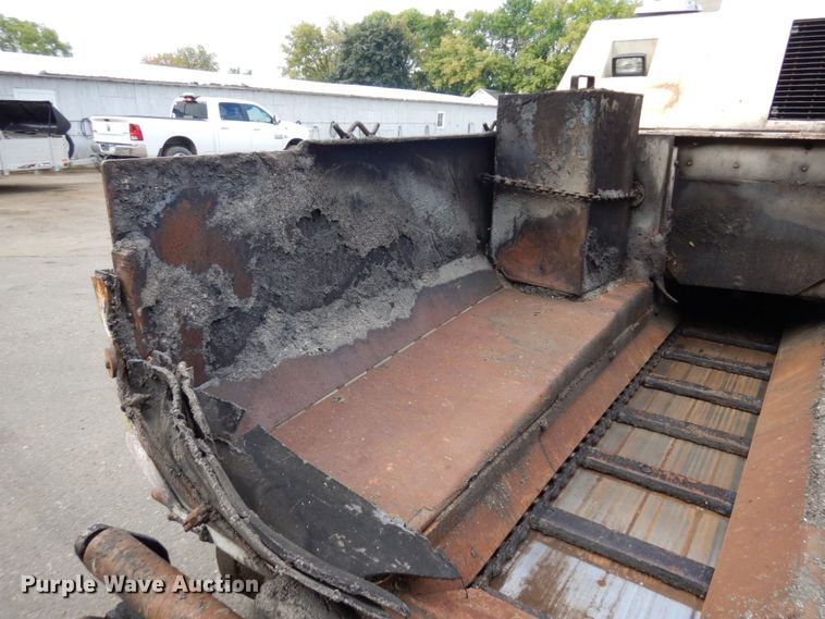 image for item DR0530 2003 Cedarapids CR-552  paver