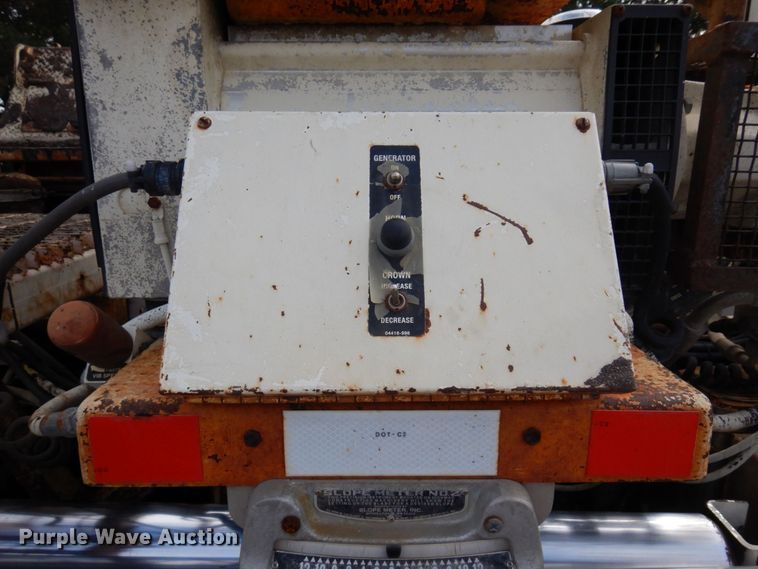 image for item DR0530 2003 Cedarapids CR-552  paver