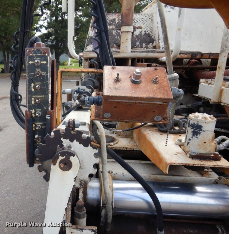 image for item DR0530 2003 Cedarapids CR-552  paver