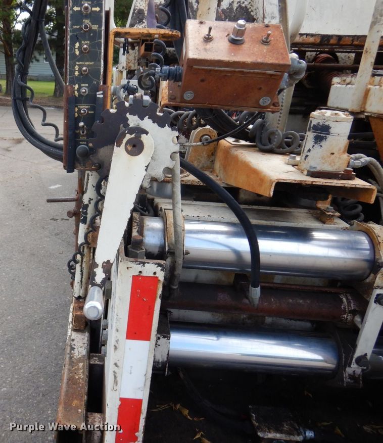 image for item DR0530 2003 Cedarapids CR-552  paver