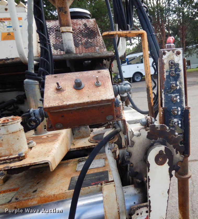 image for item DR0530 2003 Cedarapids CR-552  paver