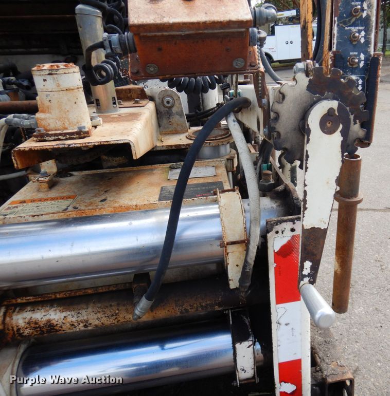 image for item DR0530 2003 Cedarapids CR-552  paver