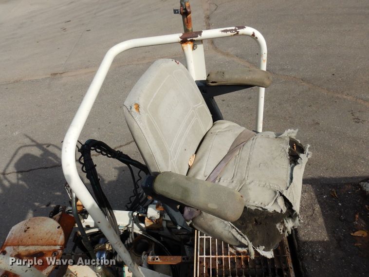 image for item DR0530 2003 Cedarapids CR-552  paver