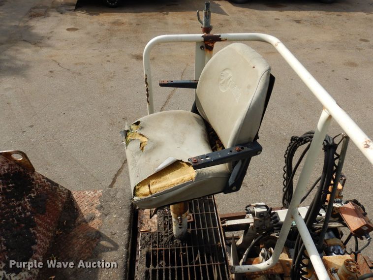 image for item DR0530 2003 Cedarapids CR-552  paver