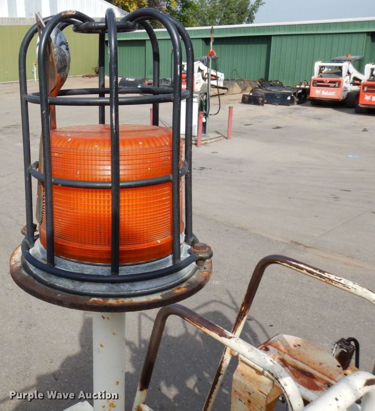 image for item DR0530 2003 Cedarapids CR-552  paver