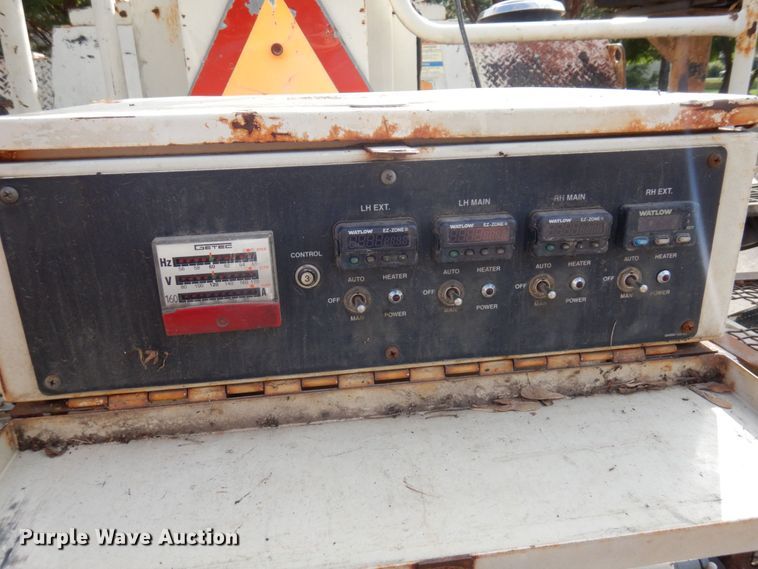 image for item DR0530 2003 Cedarapids CR-552  paver