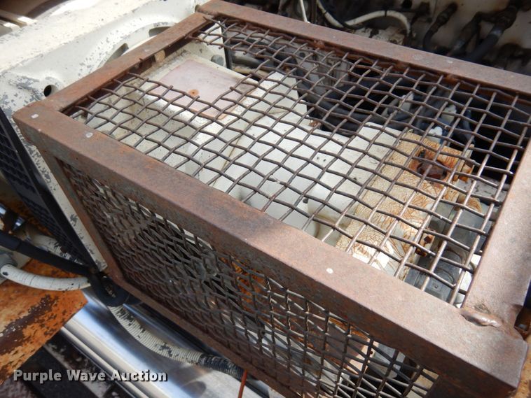 image for item DR0530 2003 Cedarapids CR-552  paver