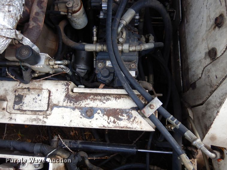 image for item DR0530 2003 Cedarapids CR-552  paver