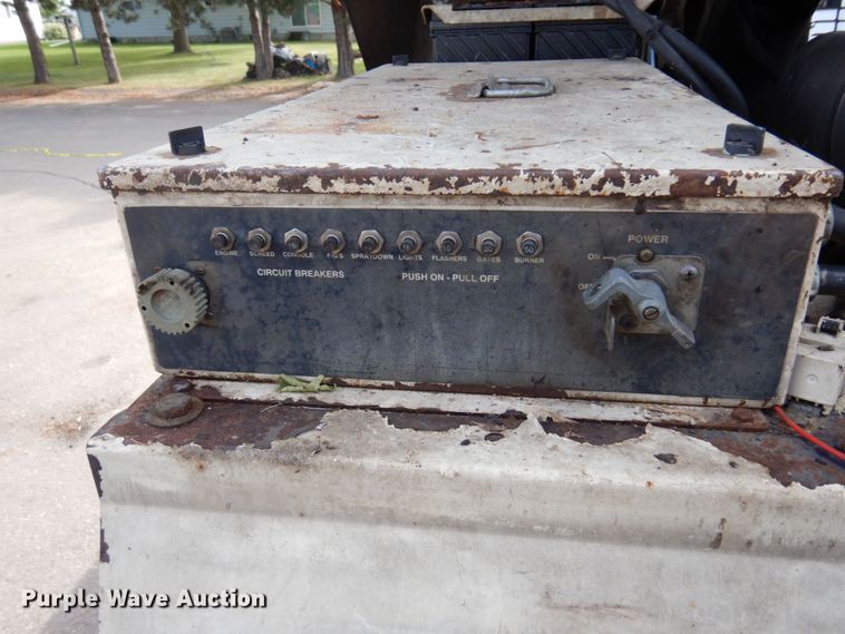 image for item DR0530 2003 Cedarapids CR-552  paver