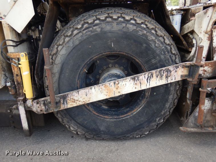 image for item DR0530 2003 Cedarapids CR-552  paver