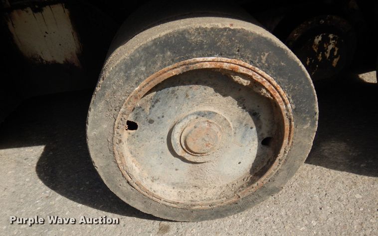 image for item DR0530 2003 Cedarapids CR-552  paver