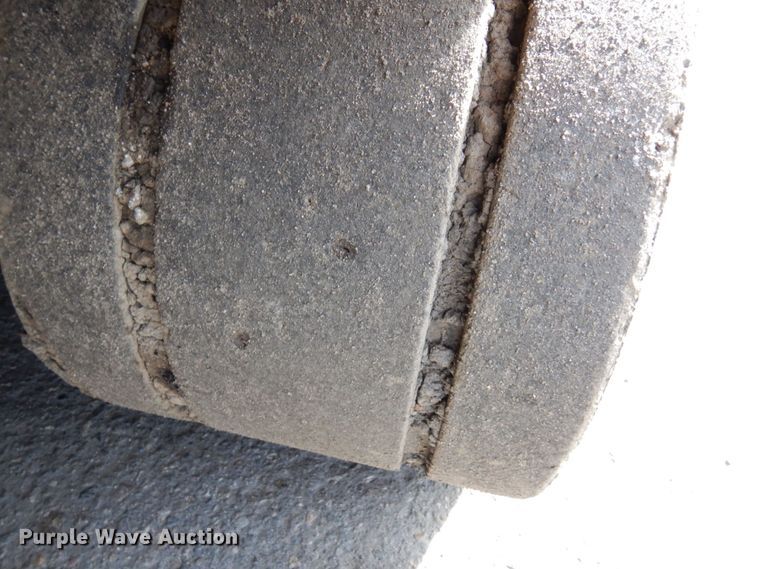 image for item DR0530 2003 Cedarapids CR-552  paver