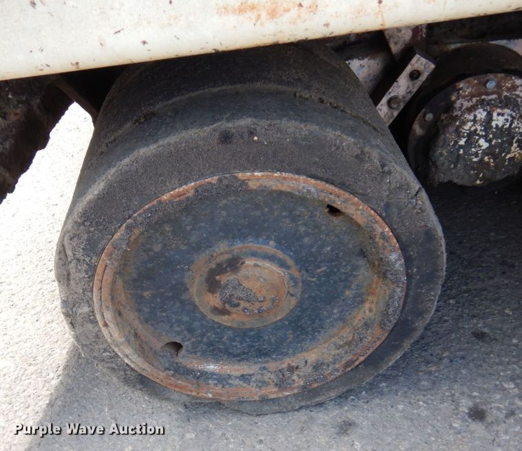 image for item DR0530 2003 Cedarapids CR-552  paver