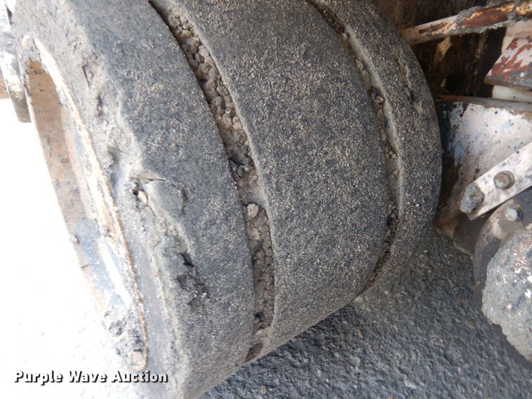 image for item DR0530 2003 Cedarapids CR-552  paver