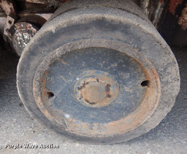 image for item DR0530 2003 Cedarapids CR-552  paver