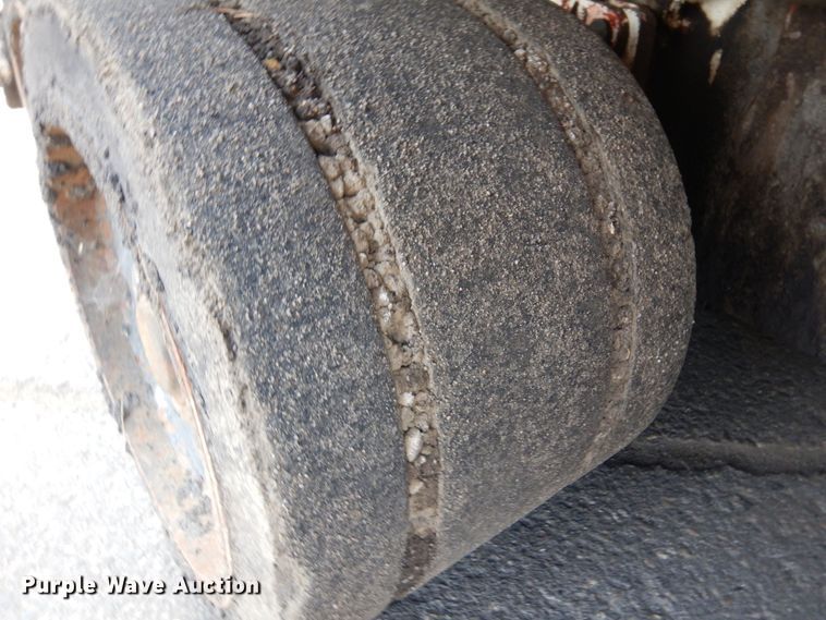 image for item DR0530 2003 Cedarapids CR-552  paver