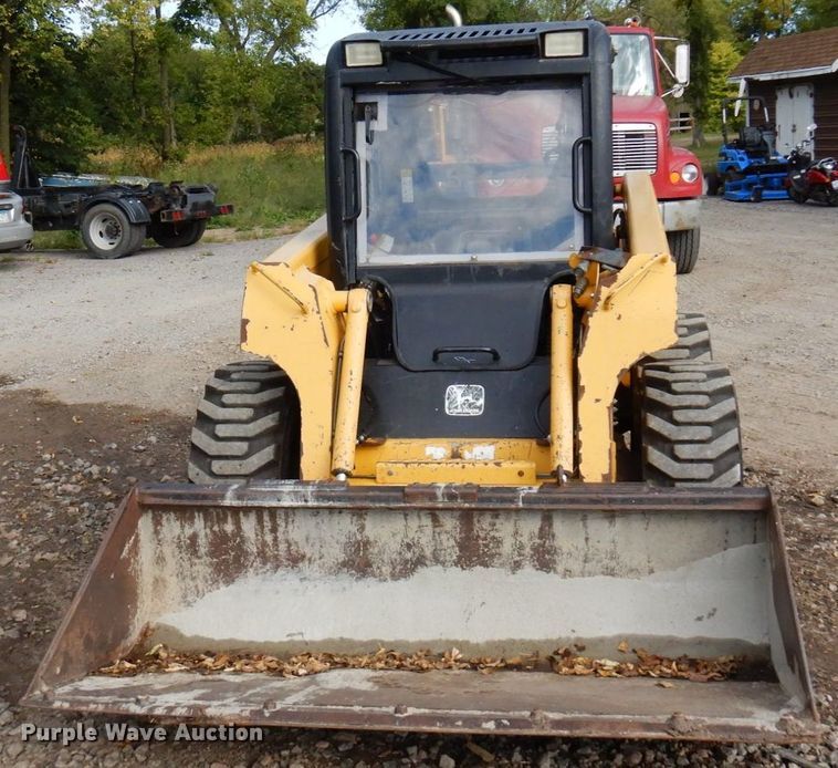 image for item DR0540 2000 John Deere 250  skid steer loader