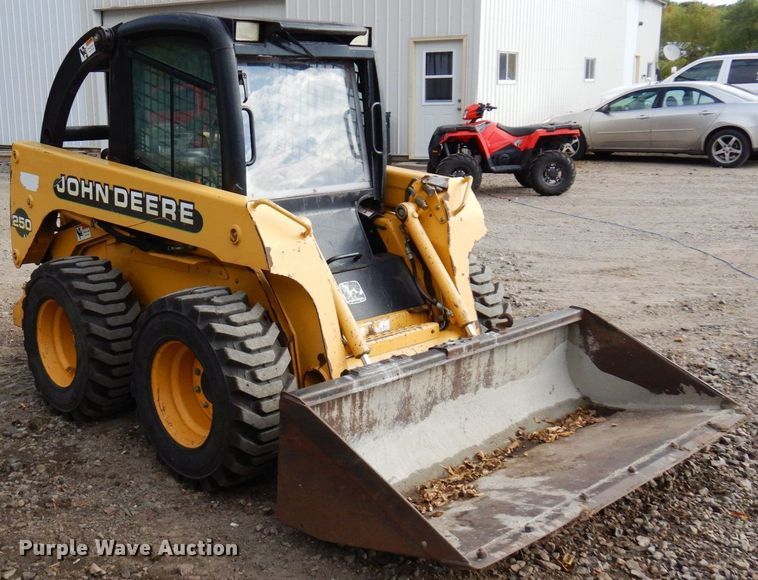 image for item DR0540 2000 John Deere 250  skid steer loader