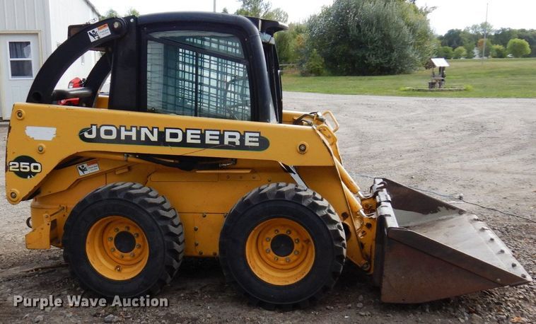 image for item DR0540 2000 John Deere 250  skid steer loader