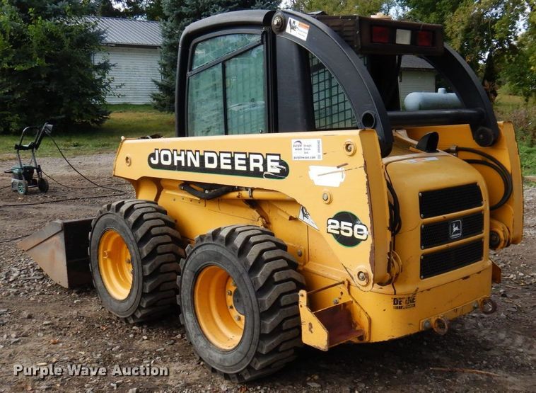 image for item DR0540 2000 John Deere 250  skid steer loader