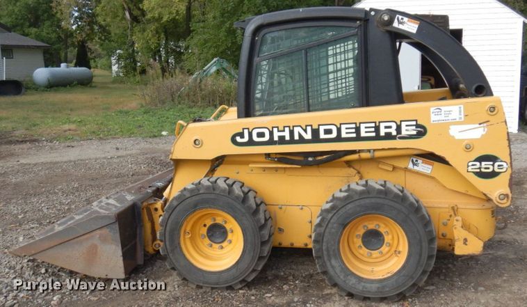 image for item DR0540 2000 John Deere 250  skid steer loader