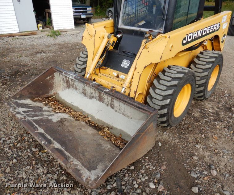 image for item DR0540 2000 John Deere 250  skid steer loader