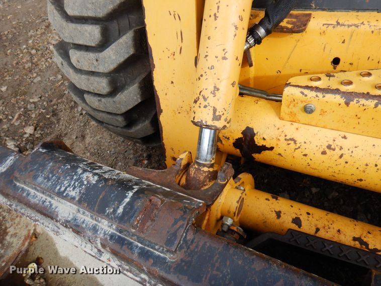 image for item DR0540 2000 John Deere 250  skid steer loader