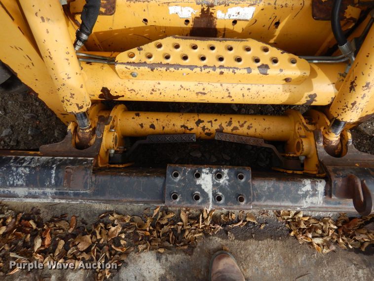 image for item DR0540 2000 John Deere 250  skid steer loader