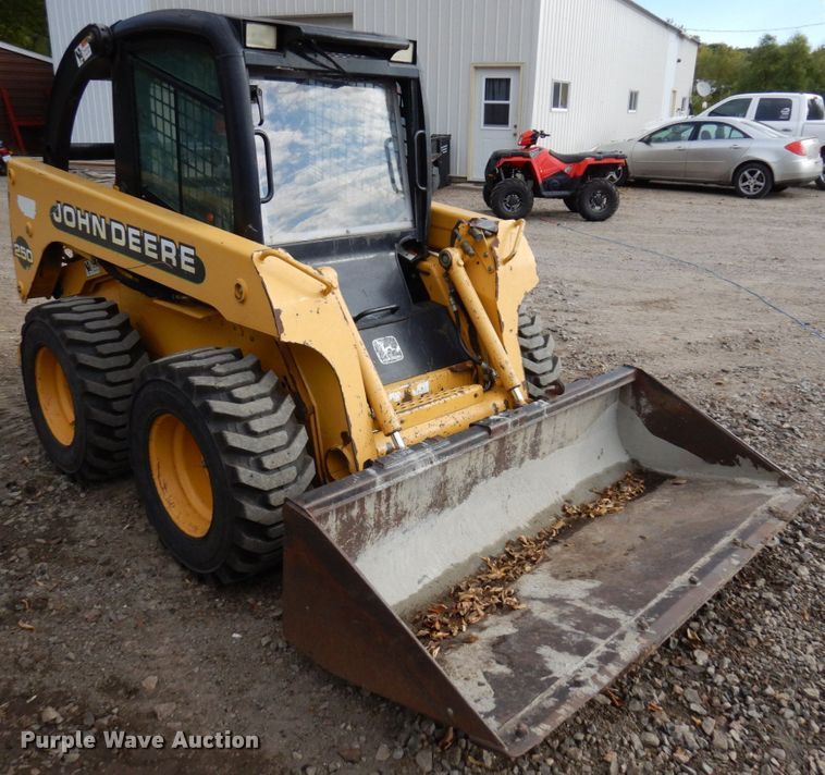 image for item DR0540 2000 John Deere 250  skid steer loader
