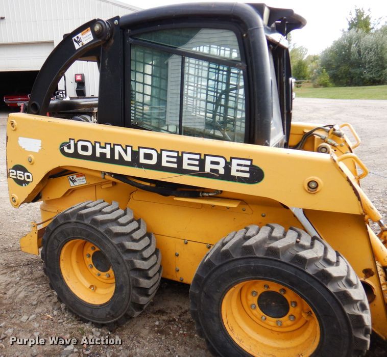 image for item DR0540 2000 John Deere 250  skid steer loader