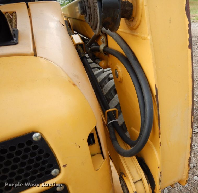 image for item DR0540 2000 John Deere 250  skid steer loader